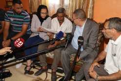 وزير الداخلية يعزي عائلة الشهيد مخبي وليد بميلة