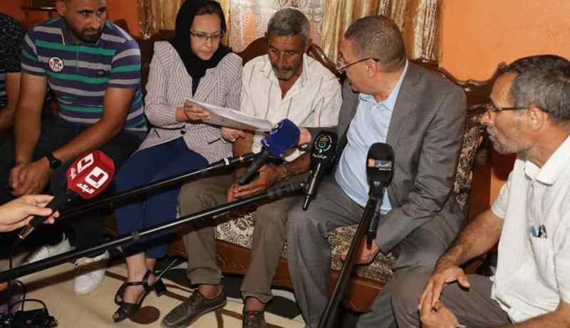 وزير الداخلية يعزي عائلة الشهيد مخبي وليد بميلة