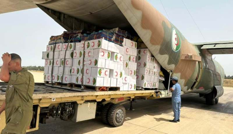 شحن 5 طائرات عسكرية للمتضررين من الفيضانات في إن قزام