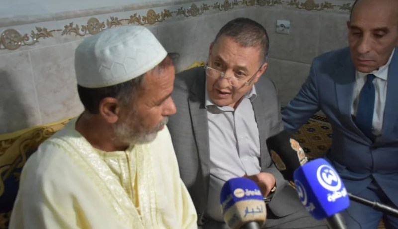 وزيرا الداخلية والتضامن يُعزيان عائلة شهيد الواجب في غليزان