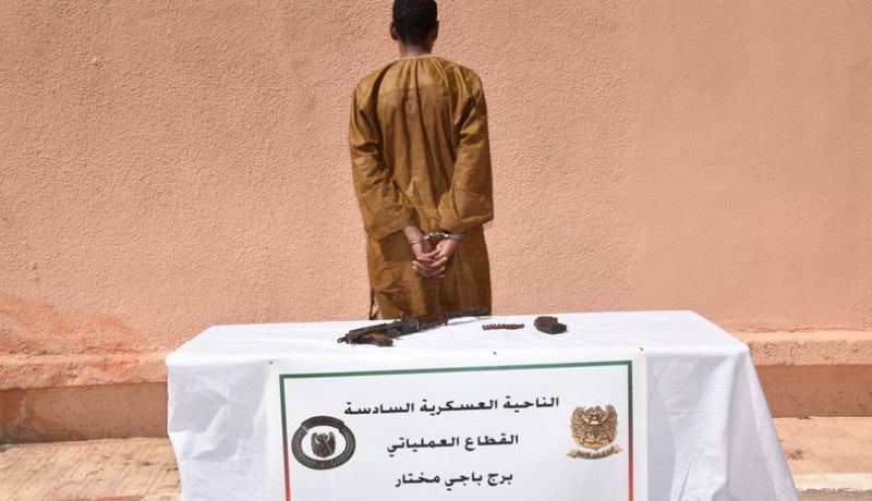 الإرهابي المدعو “بن خية إياد” يسلم نفسه إلى السلطات العسكرية ببرج باجي مختار