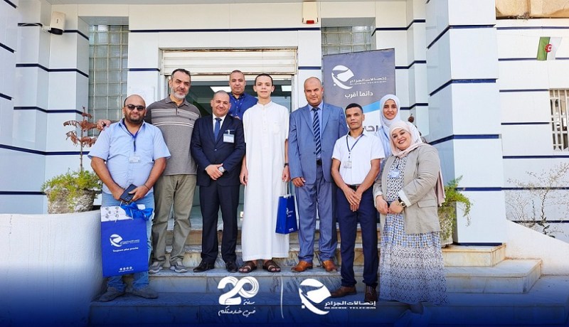 اتصالات الجزائر تُكرم صاحب المرتبة الأولى في البكالوريا
