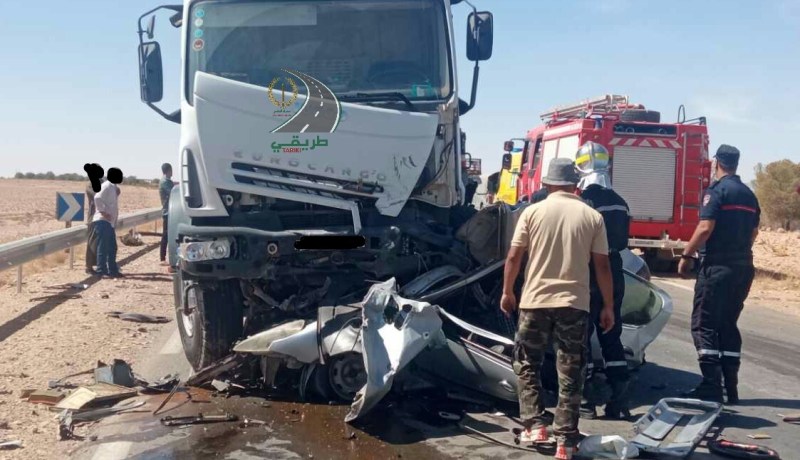 سيدي بلعباس.. وفاة شخص في اصطدام سيارة بشاحنة
