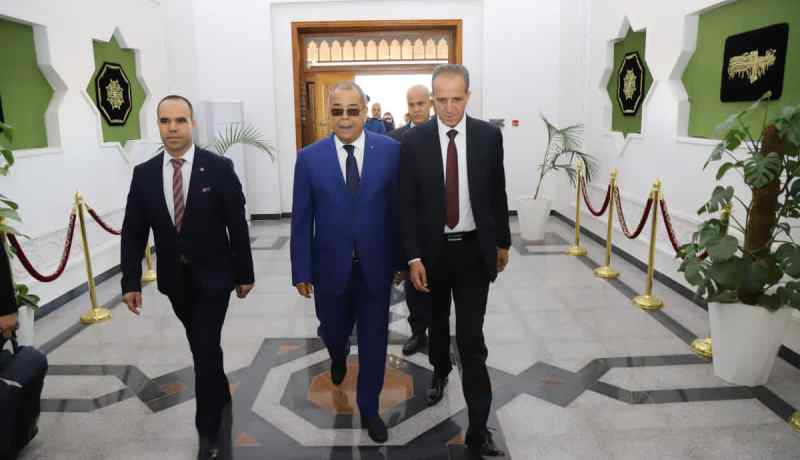 عون يشرع في زيارة عمل إلى أم البواقي