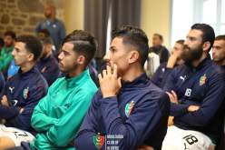 بالصور.. بوميل يبرمج حصة فيديو للاعبي المولودية بتربص ران