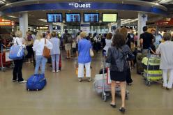 بالفيديو.. فوضى عارمة بمطار أورلي الفرنسي