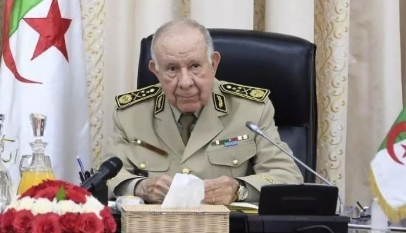 الفريق أول شنقريحة يعزي عائلة المرحوم اللواء المتقاعد ذيب مخلوف