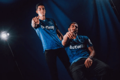 بالفيديو.. بن رحمة يستعرض قميص ويست هام ويصنع أجواء مرحة