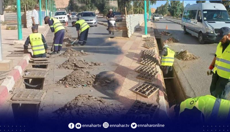 الأغواط.. انطلاق عملية تنظيف البالوعات والمجاري المائية تأهبا لسقوط الأمطار