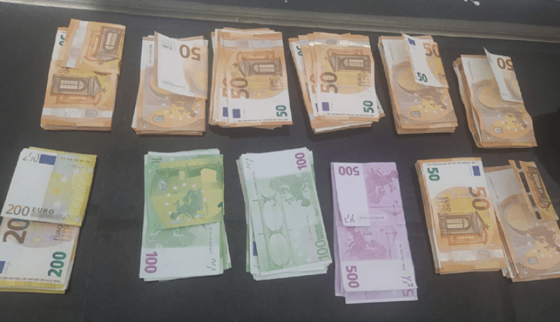 إحباط محاولة تهريب أزيد من 112 ألف أورو
