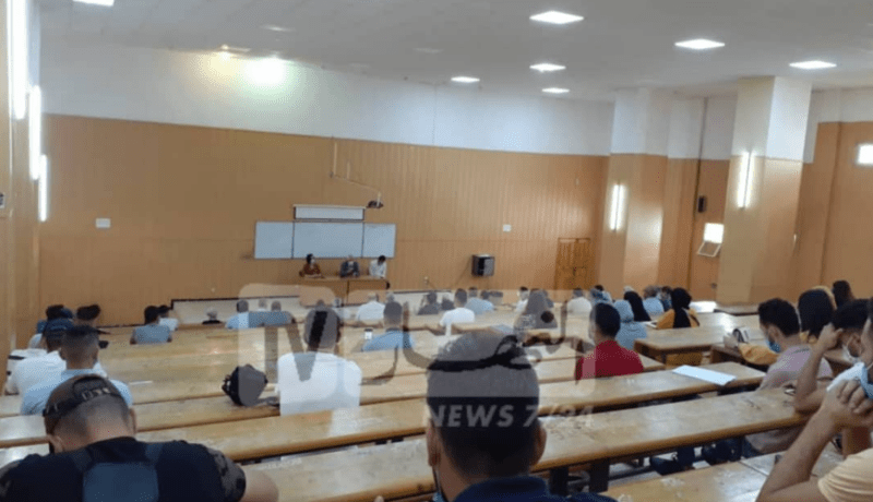 تمديد فترة إعادة تسجيل الطلبة