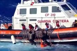 إيطاليا.. مصرع 41 مهاجرًا بعد غرق قاربهم قبالة جزيرة لامبيدوزا