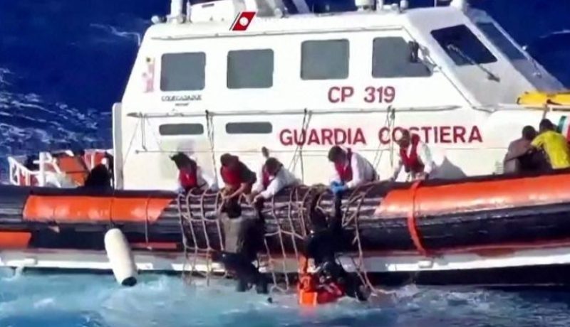 إيطاليا.. مصرع 41 مهاجرًا بعد غرق قاربهم قبالة جزيرة لامبيدوزا