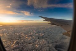 جناح طائرة طيران الإمارات يتعرض لأضرار في مطار نيس