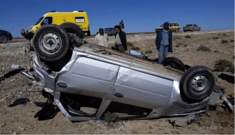وفاة شخصين وإصابة 3 آخرين جراء انقلاب سيارة بإليزي
