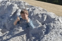 نهاية مأساوية لطفل لعب بمسحوق خطير.. شاهد صورته الأخيرة