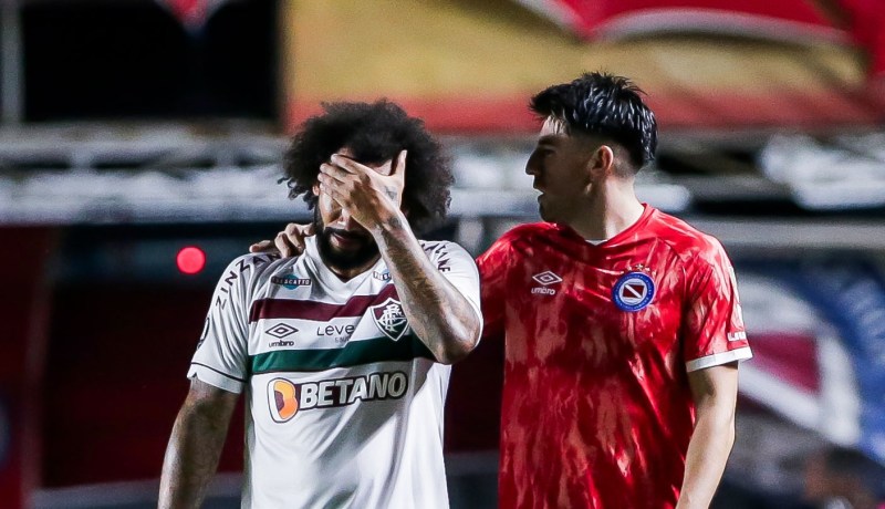 بالفيديو.. مراوغة مارسيلو تتسبب في كسر للاعب منافس