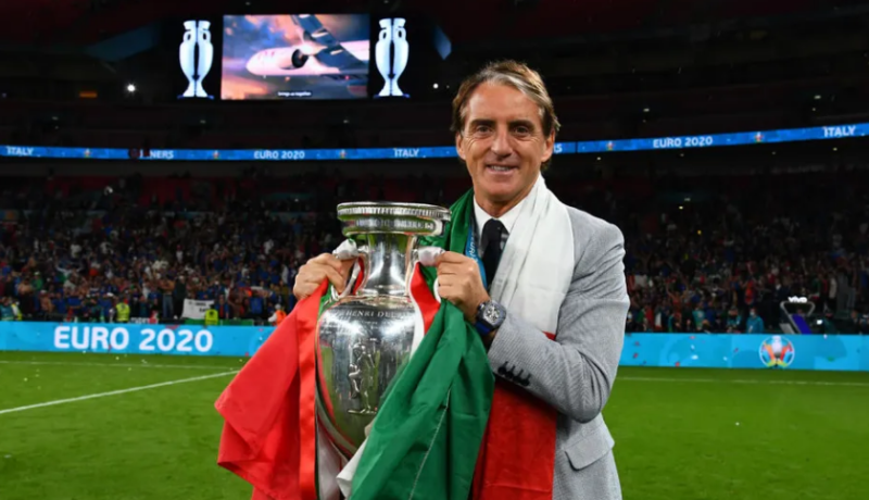 مانشيني يستقيل من تدريب الأتزوري