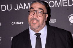 قناة TF1 تغير برنامجها المسائي يوم السبت لتكريم الفكاهي الجزائري وحيد البوزيدي