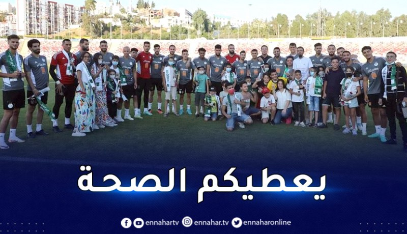 بالصور.. لاعبو المنتخب الوطني يرسمون الابتسامة في وجوه الأطفل المرضى