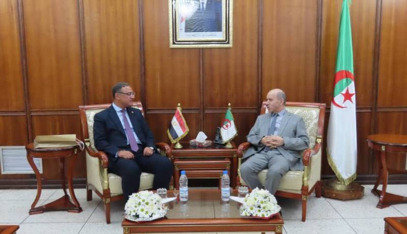 الجزائر ومصر يبحثان تطوير التعاون في المجال الصحي