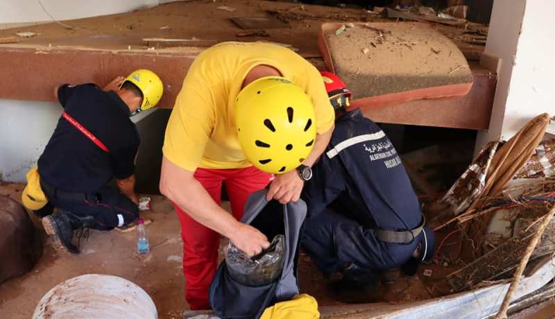 الحماية المدنية الجزائرية تنتشل جثتي شخصين بدرنة الليبية