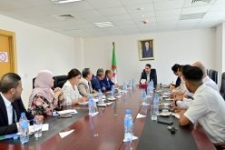 وزير الإتصال يجتمع بنقابات القطاع