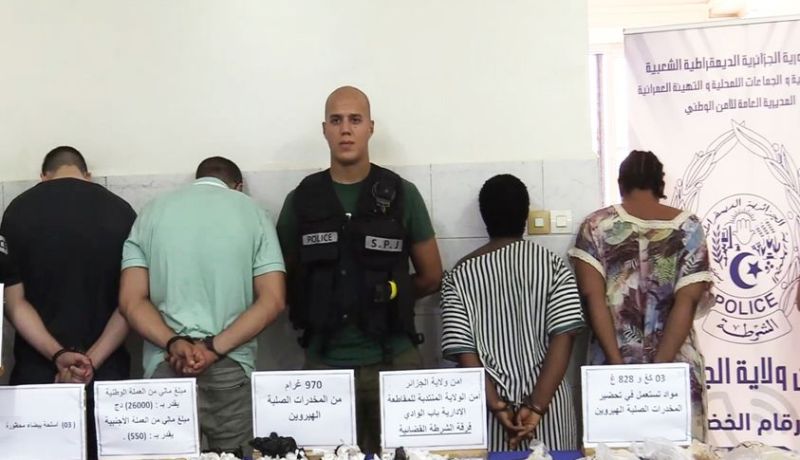 أمن العاصمة.. توقيف 4 أشخاص وحجز مخدرات ومواد تستعمل في تحضير “الهيروين”