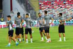 بالصور.. المنتخب الوطني يجري ثاني حصة تدريبية في قسنطينة بمشاركة محرز