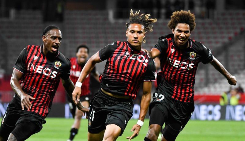 لاعب نيس يهدد بالانتحار والنادي يؤجل كل نشاطاته