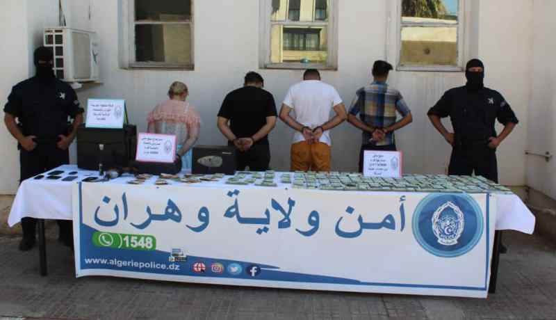 وهران: الإطاحة بشبكة إجرامية من ضمنها فتاة سرقت 8 ملايير سنتيم