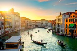 رسوم إضافية للراغبين في السفر إلى إيطاليا