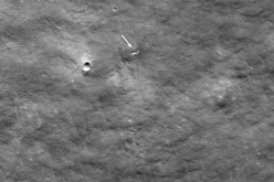 ناسا تكشف سر حفرة الـ10 أمتار على سطح القمر