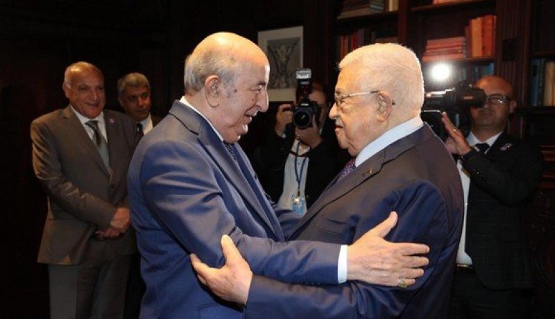 محمود عباس يشيد بموقف الجزائر “التاريخي الداعم” للقضية الفلسطينية