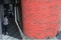 شاهد.. طريقة هروب مثيرة لمُجرم خطير من السجن