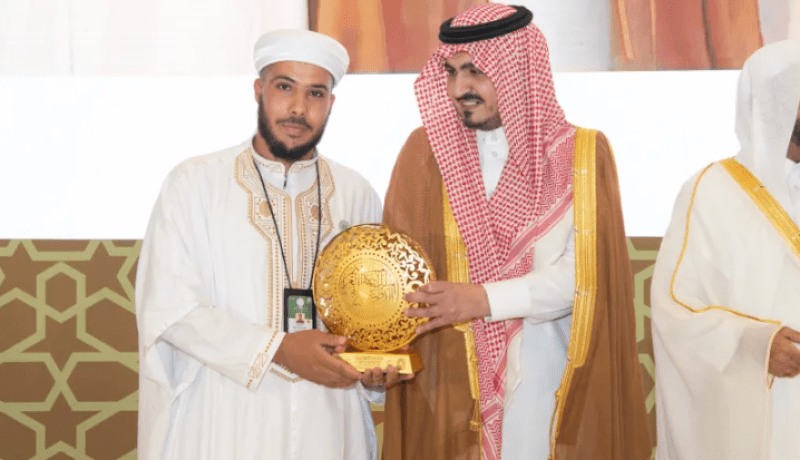 فاز بمسابقة الملك عبد العزيز الدولية لحفظ القرآن الكريم.. بلمهدي يهنئ سعد سليم