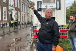 تمزيق نسخ من المصحف الشريف في هولندا