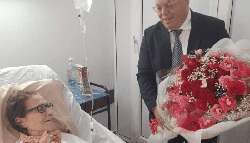 ربيڨة يزور المجاهدة جميلة بوحيرد بالمستشفى