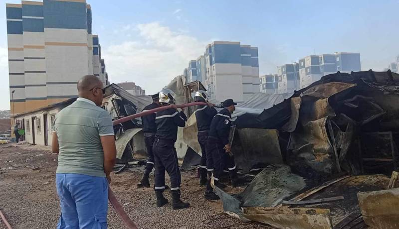 حريق يلتهم قاعدة الحياة الخاصة بالشركة التركية المكلفة ببناء سكنات “عدل”