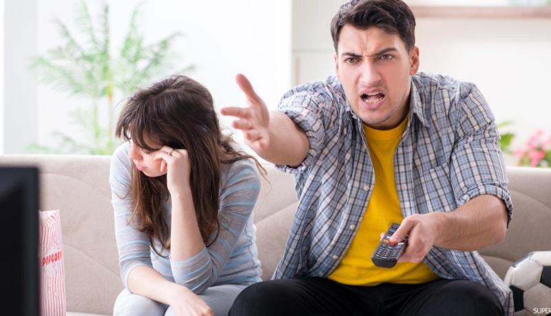 بسبب صفة في زوجي.. سأخسر روحي الجميلة وحياتي الزوجية