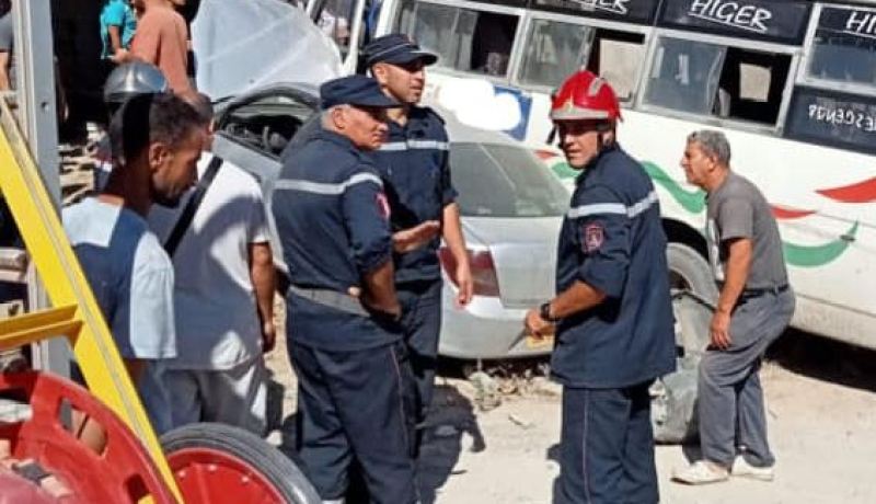سكيكدة: 17 مصابا في حادث اصطدام سيارة سياحية بحافلة