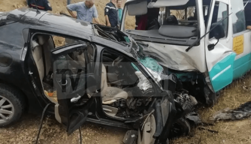 قتيل و 4 جرحى جراء اصطدام بين سيارة وحافلة