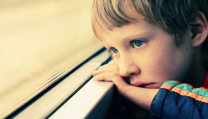 كيف أبني علاقة متينة بين إبنتي وأخيها المتوحد؟