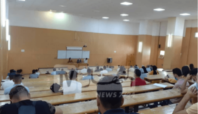إلزام الطلبة بالتوقيع على ميثاق الآداب والأخلاقيات الجامعية
