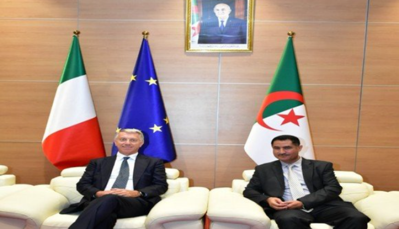 وزير الاتصال يجري محادثات مع رئيس مجلس الدولة الإيطالي