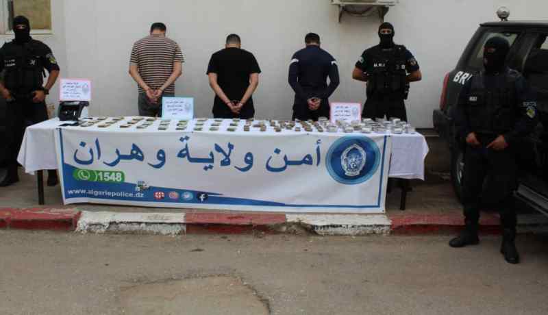 الإيقاع بمهربي أكثر من 15 كلغ مخدرات بوهران