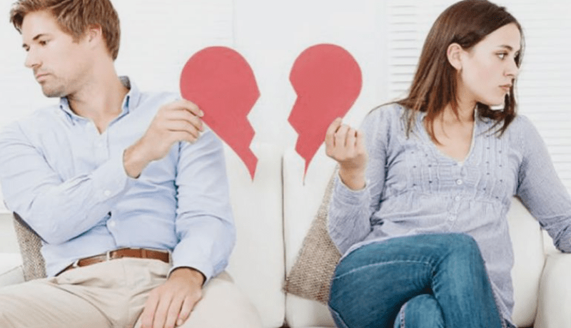 شحّ عاطفي يخيم على عشي الزوجي