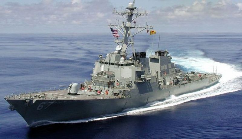 بارجة أمريكية تتصدى  لـ4 صواريخ و15 طائرة مسيرة