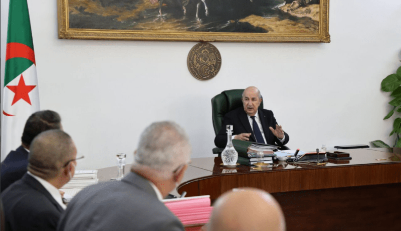 الرئيس تبون يثمن توجه الجامعة الجزائرية لاستحداث تخصصات تكوينية في الهيدروجين الأخضر