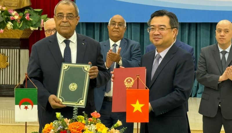 مذكرة تفاهم بين الجزائر والفيتنام لإنتاج الدواء بالإعتماد على الأعشاب الطبية
